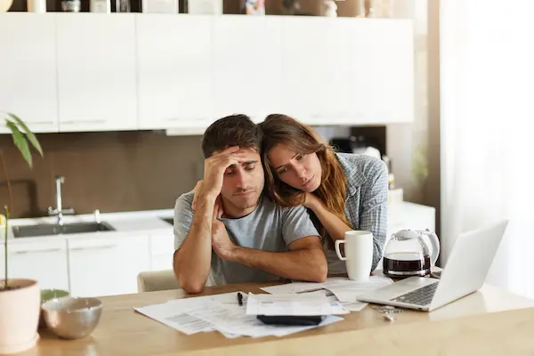 השפעת המגבלות הכלכליות על רווחה המנטאלית של המשפחה